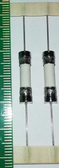 02153.15MRET1P - 	3.15A 250V AC DC Fuse Cartridge, Ceramic Through Hole 5 x 20mm (Axial) .. balení 25ks