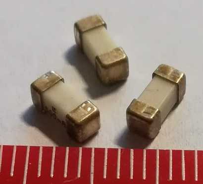 pojistka 0448.500MR LITTELFUSE - tavná, velmi rychlá, 500mA, 125VAC, 125V, 125VDC, SMD   .. balení 10ks za 90Kč