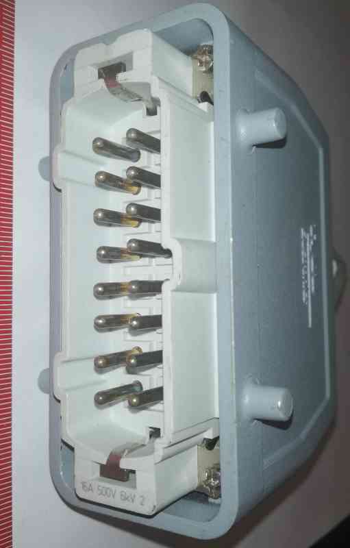 konektor 1-1103638-1 TE CONNECTIVITY pájený v krytce