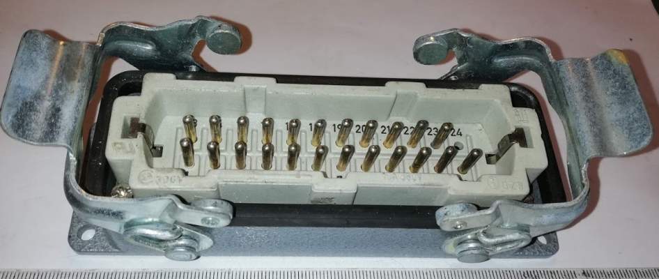 1110049-23/24pin - konektor samec + pouzdro, starší   .. cena na dotaz / price on request