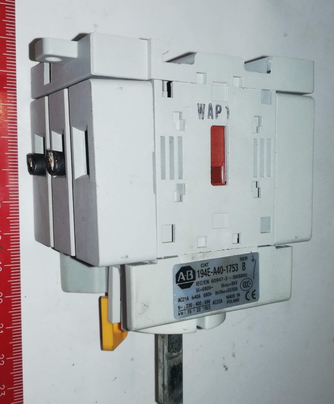 přepínač AB 194E-A40-1753 .. použitý / used