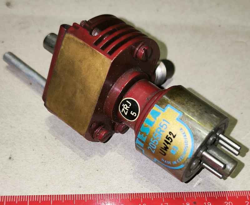 205SR51 - TESLA - Mechanicky laditelný reflexní klystron pro frekvence do 3000 MHz   .. cena na dotaz / price on request
