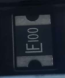 RF1180-000 LITTELFUSE Pojistka polymerová PTC 1,5A 24V 24VDC SMD  1812 .. balení 25ks za 100 Kč