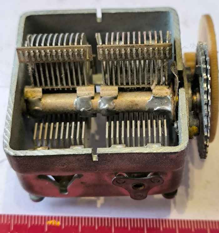 2PN70503 - ladící kondenzátor - neproměřený,  z demontáže,