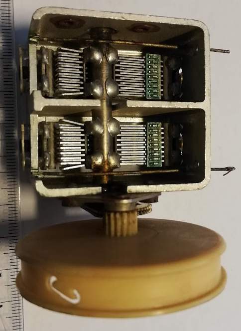 2PN70512 (???) - ladící kondenzátor, zachovalý   .. cena na dotaz / price on request