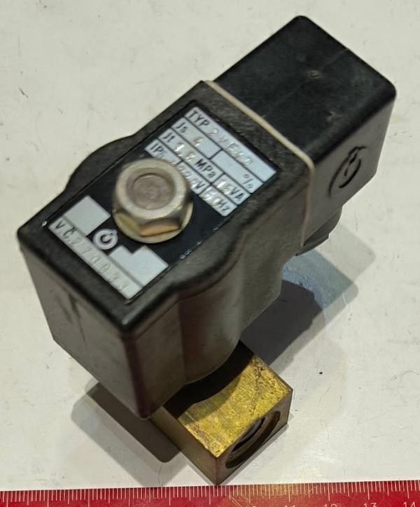 2VE4D - 1,6MPa 220V 50Hz, černý