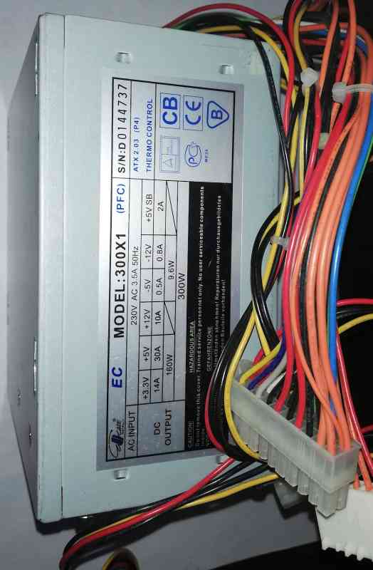 PC zdroj 300X1, netestován, na náhradní díly
