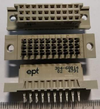 304-68014-02 - DIN 41612 Female straight, type C/3, osazeno, nepájeno