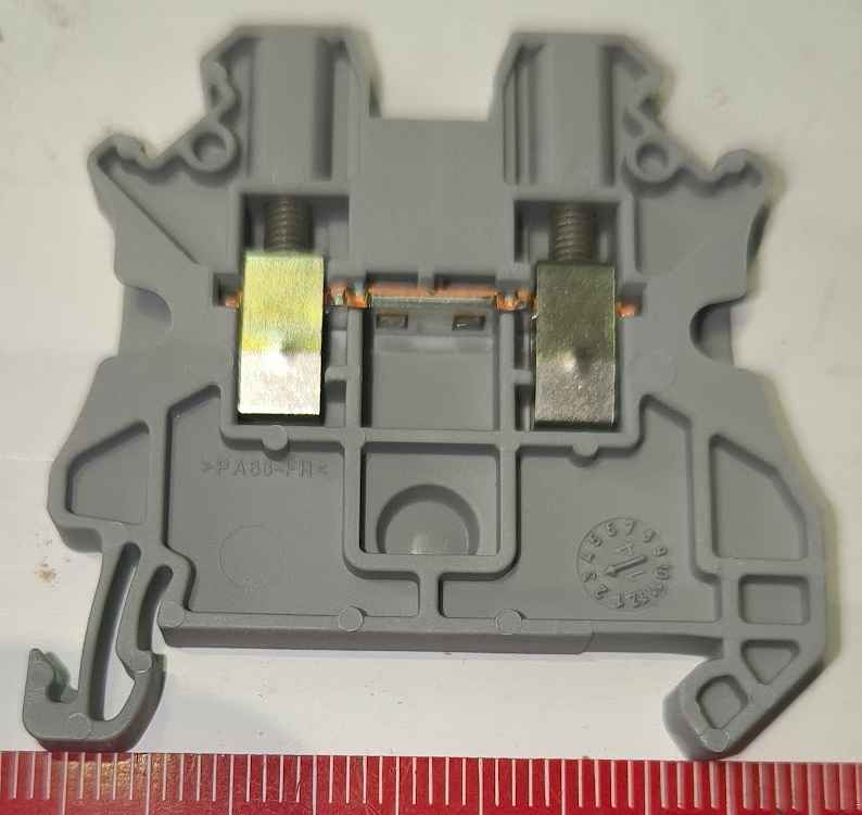 UT 2,5 - PHOENIX CONTACT - 3044076 -  svorka  na DIN lištu .. balení 15ks za 150Kč