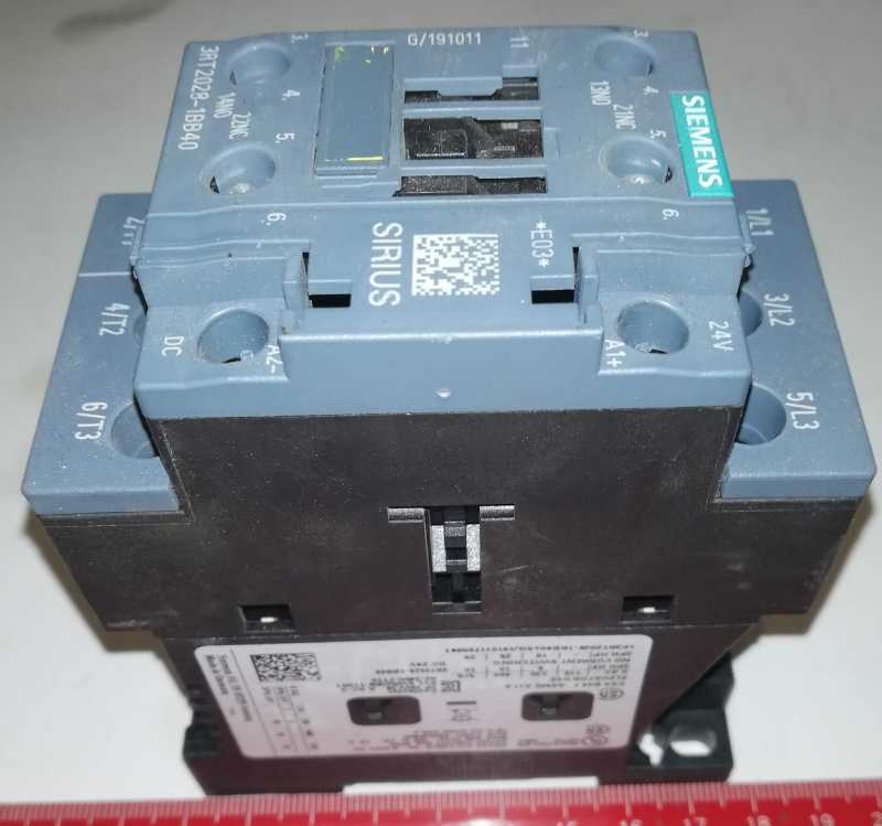 3RT2028-1BB40 - Pomocný stykač Siemens .. cena na dotaz / price on request