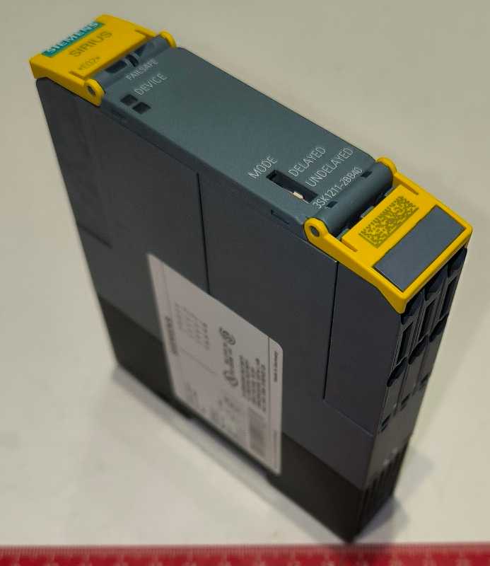 Siemens 3SK1211-2BB40 ( 3SK12112BB40 ) bezpečnostní relé 24 V/DC, jmenovitý proud 5 A