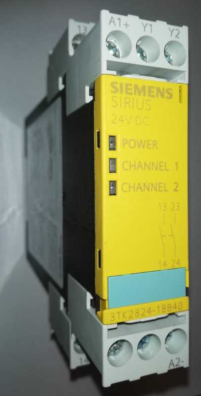 3TK2824-1BB40 - SIRIUS safety relay with relay enabling circuits (EC) 24 V DC  .. cena na dotaz / price on request