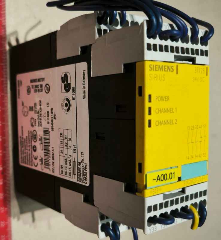 3TK2825-2BB40 SIEMENS safety relay 24Vdc  .. použitý / used.. cena na dotaz / price on request