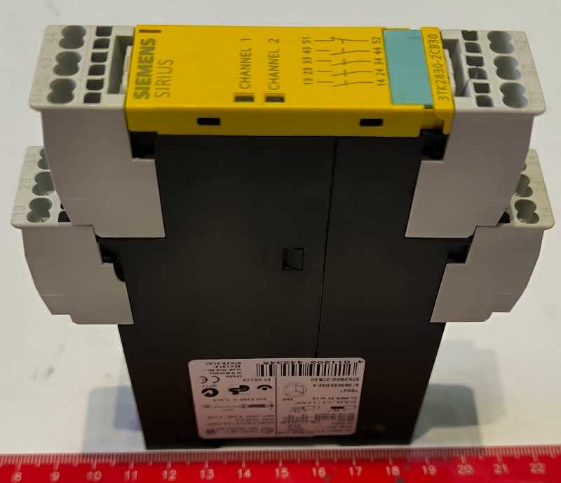 SIEMENS 3TK2830-2CB30 SIRIUS SAFETY RELAY WITH RELAY RELEASE CIRCUITS (FK), 24V AC/DC .. cena na dotaz / price on request