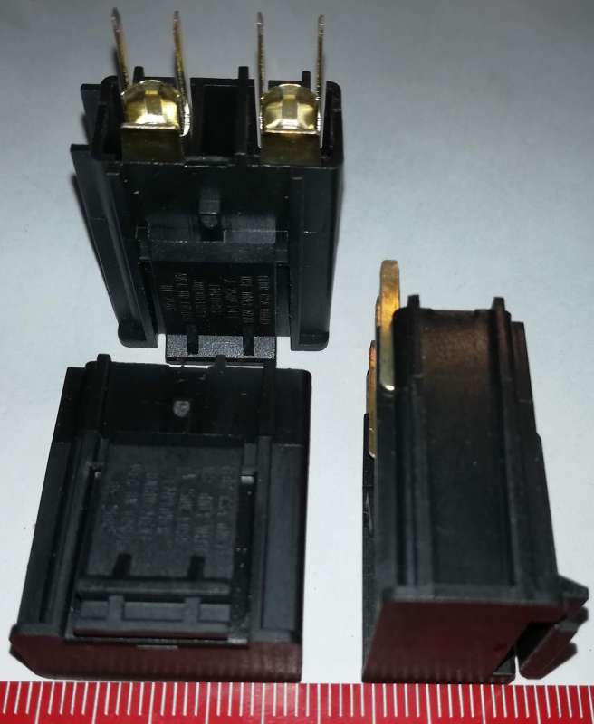 4303.2401 - Schurter - Zásuvka pro pojistku 2x 5x20mm