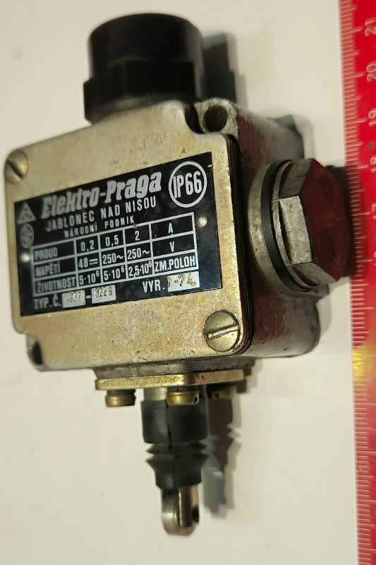 4937-8229 koncový spínač (003)  .. použitý / used