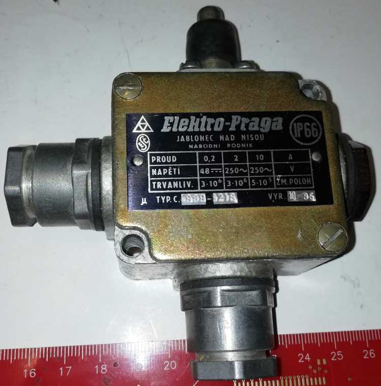 4939-8218 koncový spínač