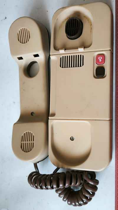 TESLA STROPKOV -  domácí telefon 4FP11036.181, starší, použité, trochu klepnuté sluchátko