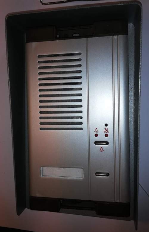 4FP11145 - elektrický vrátnik TESLA s krytem na zeď