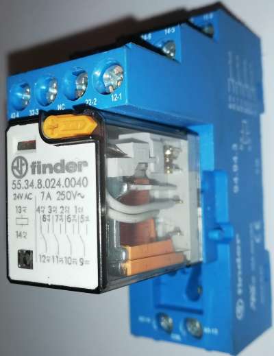 FINDER 55.34.8.024.0040 v patici 94.94.3