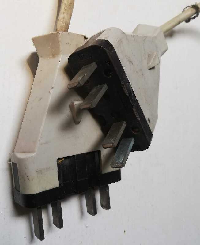 Vidlice domovní plochá 380V/16A - čápovka -  5632-20, starší, z demontáže