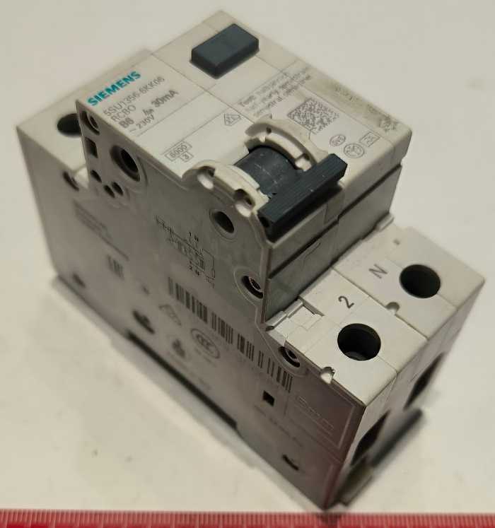 SIEMENS 5SU1354-6KK06 -  Proudový chránič - S jističem, 30mA,1+N POLIG  .. použitý / used, z demontáže