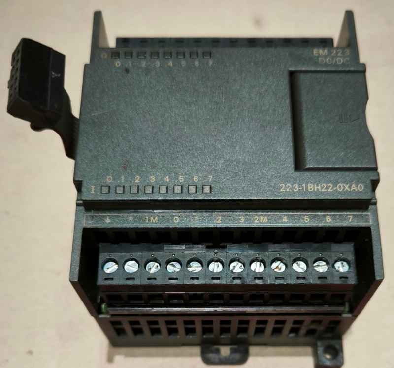 SIEMENS SIMATIC EM 223 - 6ES7223-1BH22-0XA0 , bez krytek svorkovnice, špinavé z demontáže   .. cena na dotaz / price on request