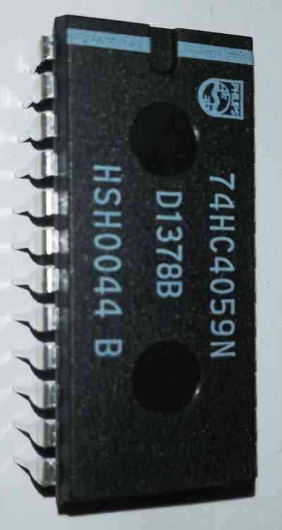 není skladem - 74HC4059N - IO  DIL24