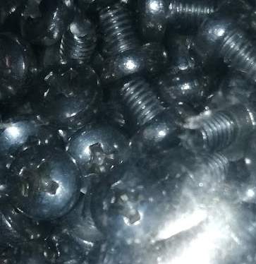 šroubek M3x4 H A2  balení 500ks za 80Kč