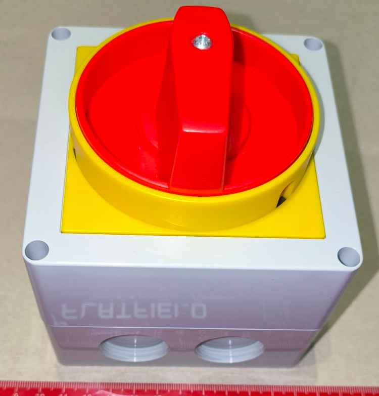7GN4010P25 - vypínač GN 40 10P 25 v krytu,čr-žlut,zam,0-1 - LOVATO, nový, originál balení