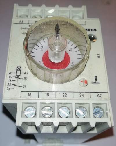 7PR3202-4GC - 220V 50Hz 0,15s .. 60h  .. cena na dotaz / price on request