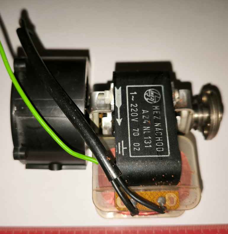 A24NL131 - motorek 220V 50Hz MEZ Náchod, s ventilátorkem, z demontáže, otestován   .. cena na dotaz / price on request