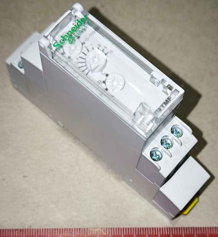 neider Electric A9E16070 RTMF časové relé   .. cena na dotaz / price on request