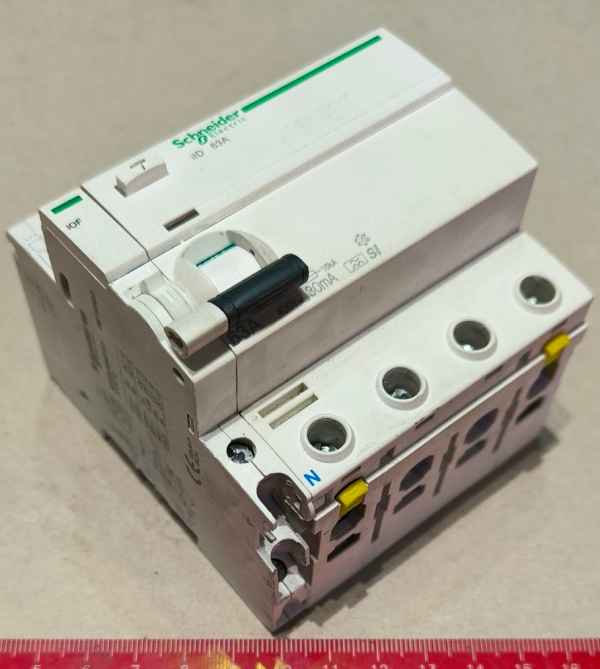 Chránič 3P+N 63A 30mA A-SI (A9Z31463) iID Acti9 10kA + A9A26924 kontakt pomocný   .. cena na dotaz / price on request