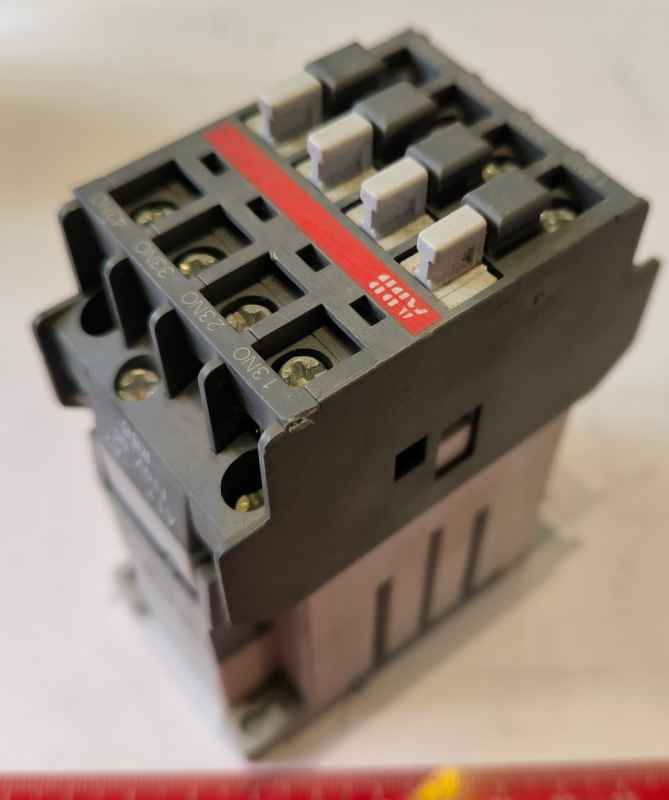 ABB Contactor NL44E 110Vdc    .. cena na dotaz / price on request