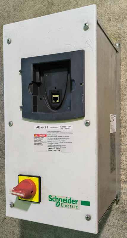 ATV71E5075N4 - variable speed drive ATV71 - 0.75kW 1HP - 480V - EMC filter - IP54 .. použitý/used  .. cena na dotaz / price on request - bez ovládacího modulu