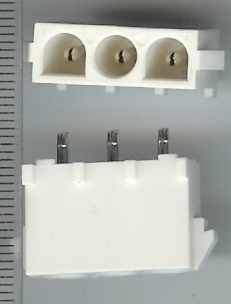 AMP-350789-1 konektor.. balení 25ks za 100Kč