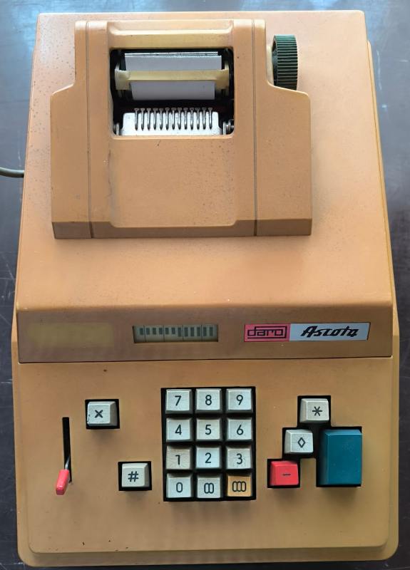 Počítačka DARO ASCOTA-314, NDR výroba, funkční, zaschlá páska, určeno na ND  .. cena na dotaz / price on request