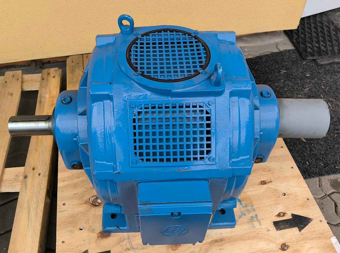 Elektro motor ATM225L-6, 18kW 400V, pro výtahy, viz štítek, nový, nepoužitý    .. cena na dotaz / price on request