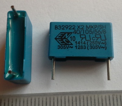 C 10nF 300Vac 20% RM15 folie .. balení 100ks za 100Kč