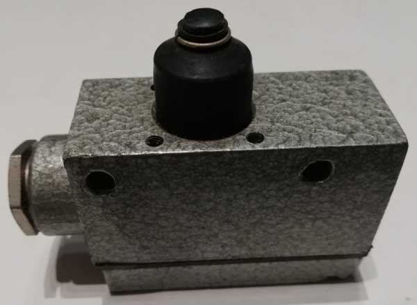 mikrospínač B612-1