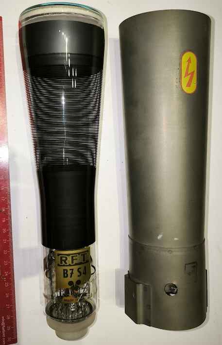 B7S4 RFT - osciloskopická obrazovka s plech. obalem, jako nová .. cena na dotaz / price on request