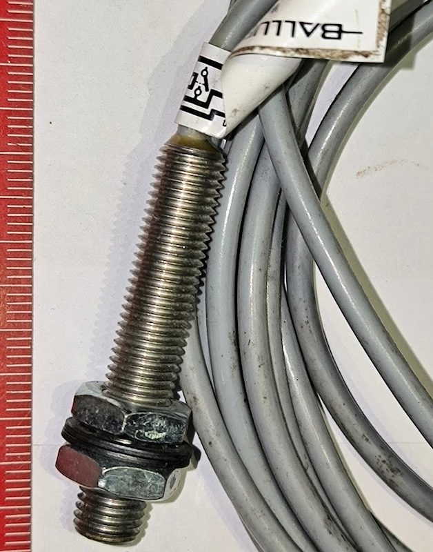 BES 516-324-EO-K  - indukční snímač BALLUFF