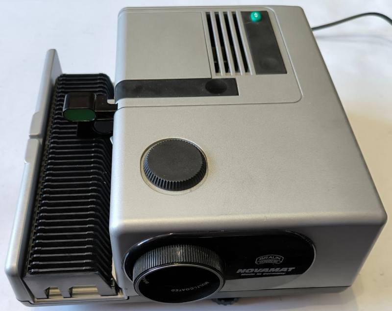 promítačka diapozitivů BRAUN E130, NOVAMAT,  starší, funkční, na ND .. cena na dotaz / price on request