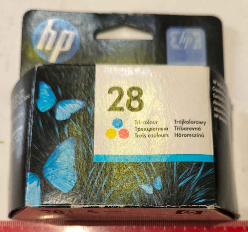 C8728AE UUQ - Inkoustová náplň HP 28 tříbarevná - výroba 2012