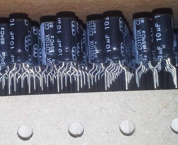 není skladem - C radial 10uF 63V 85°C 5x11mm  ...  balení 200ks za 40Kč  .. 20 hal/ks