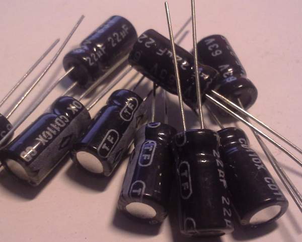 C radial 22uF 63V 85°C 6,3x11mm 20%  ...  balení 1000ks za 190Kč  .. 19 hal/ks