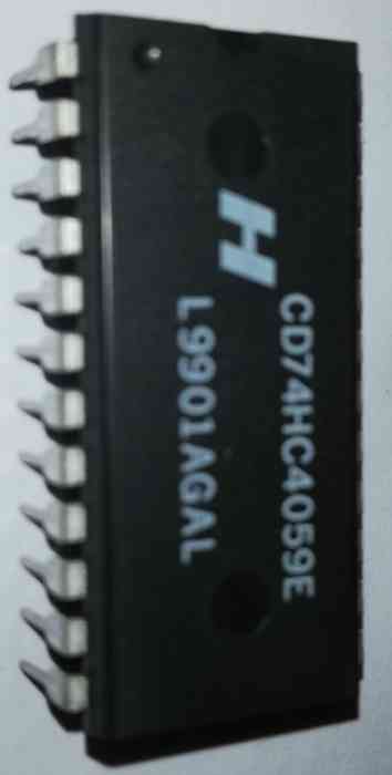 není skladem - CD74HC4059E - IO  DIL24