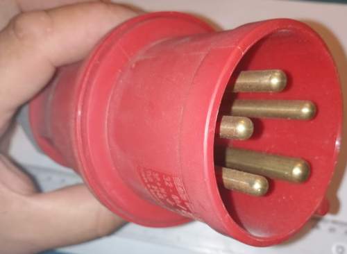 není skladem - CEE-typ-2148-samec starší 32A 5-ti kolík, z demontáže