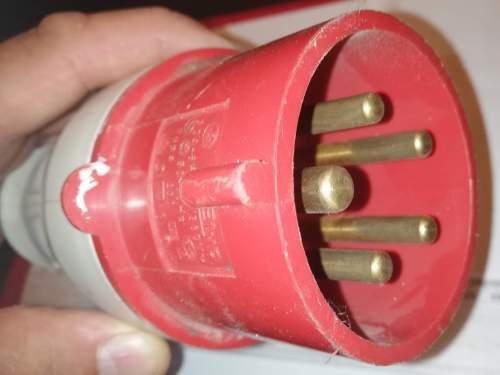 CEE-typ-230-samec starší 32A 5-ti kolík, z demontáže
